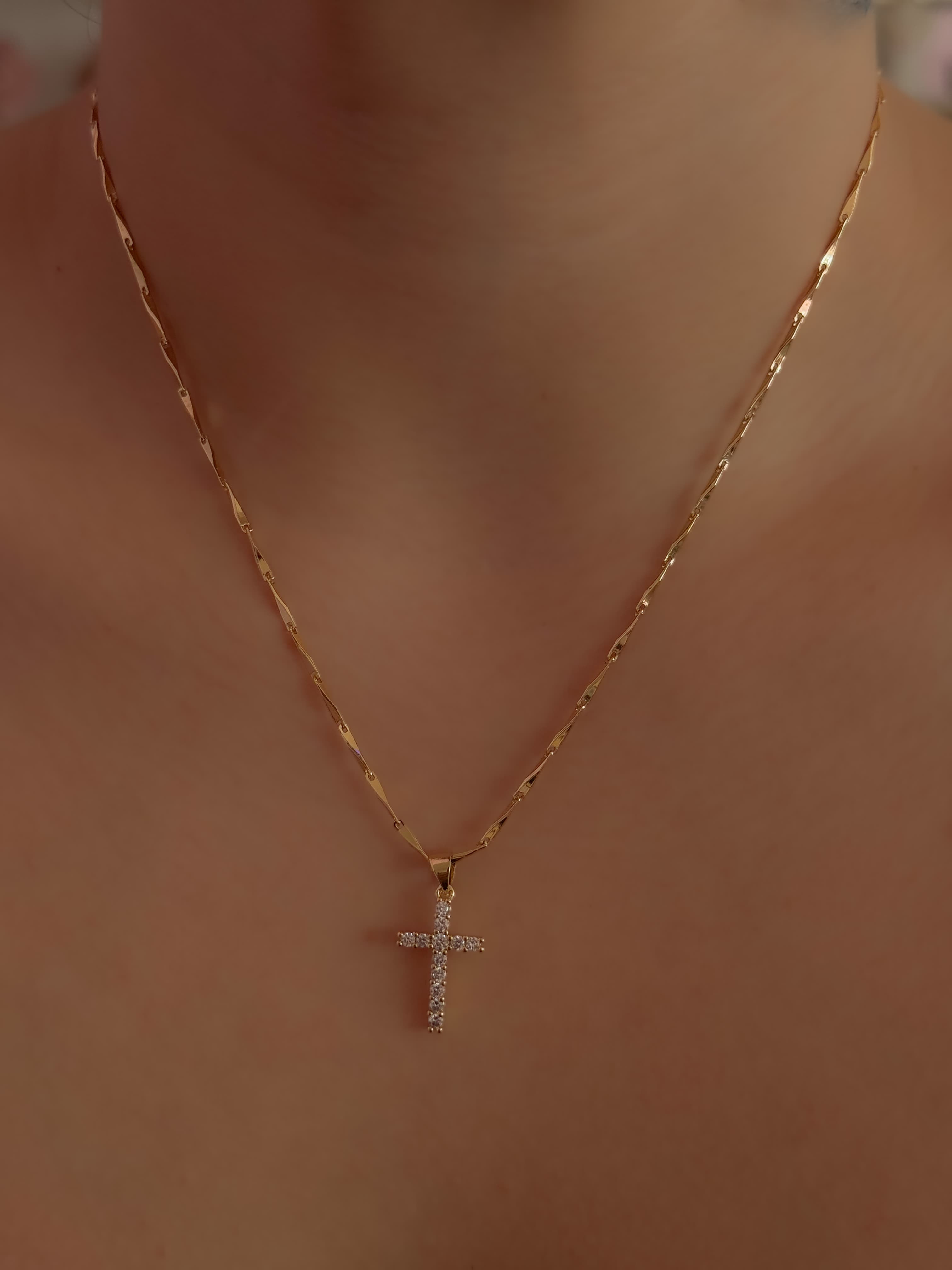 COLLAR HOLY