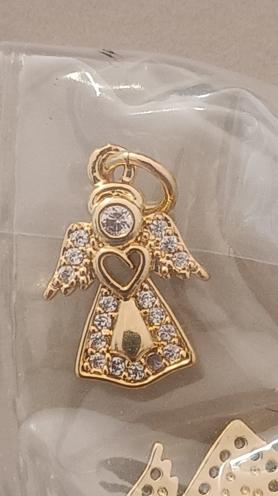 DIJE DE ÁNGEL CON ZIRCONIA Y CORAZÓN