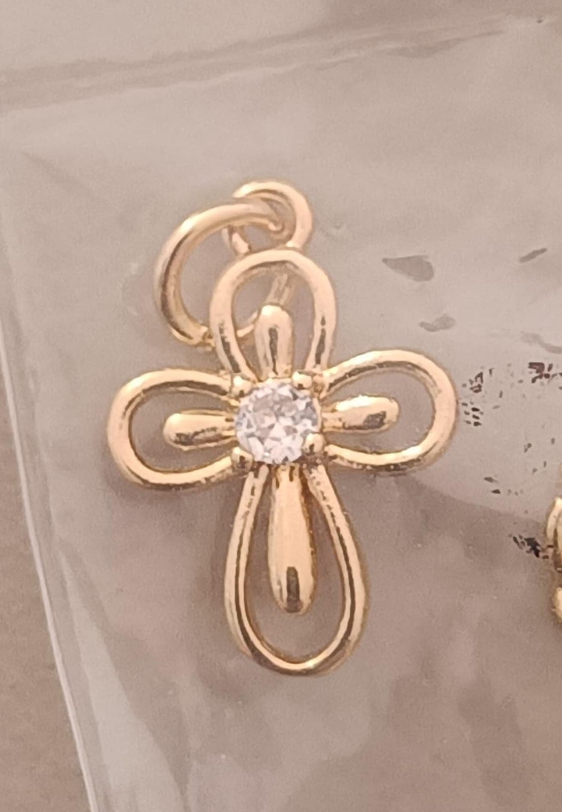 CRUZ LÍNEAS CON ZIRCONIA ENMEDIO