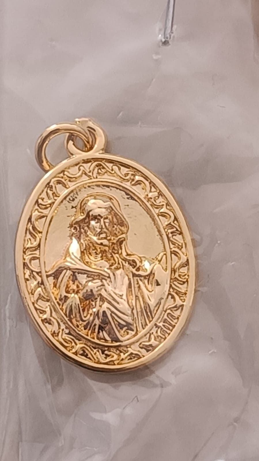 MEDALLA RELIGIOSA DORADA LISA