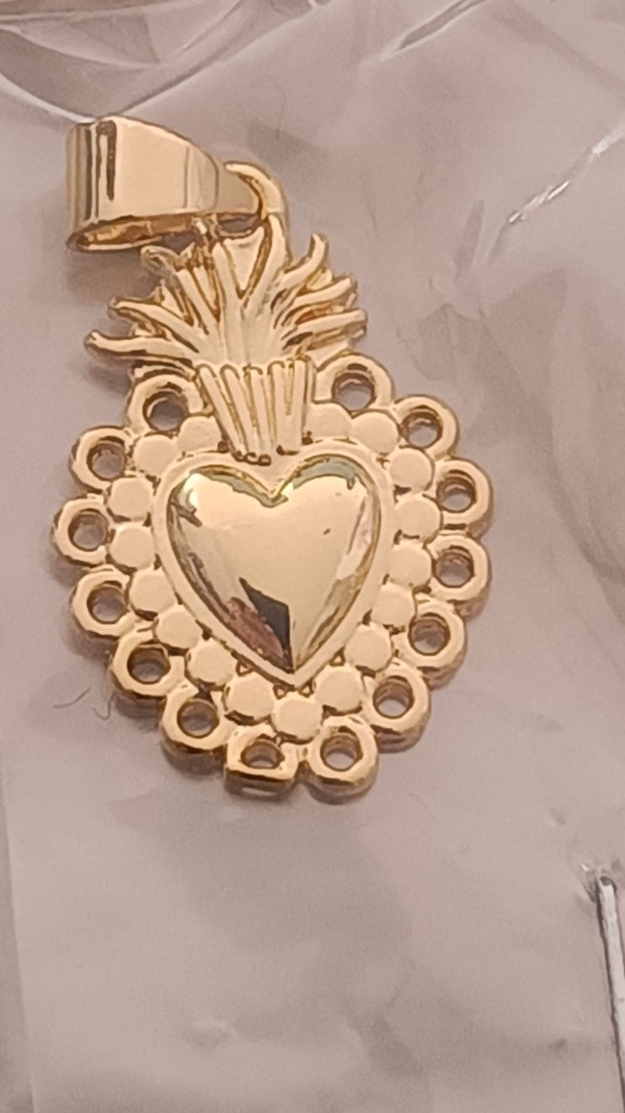DIJE SAGRADO CORAZÓN DORADO LISO