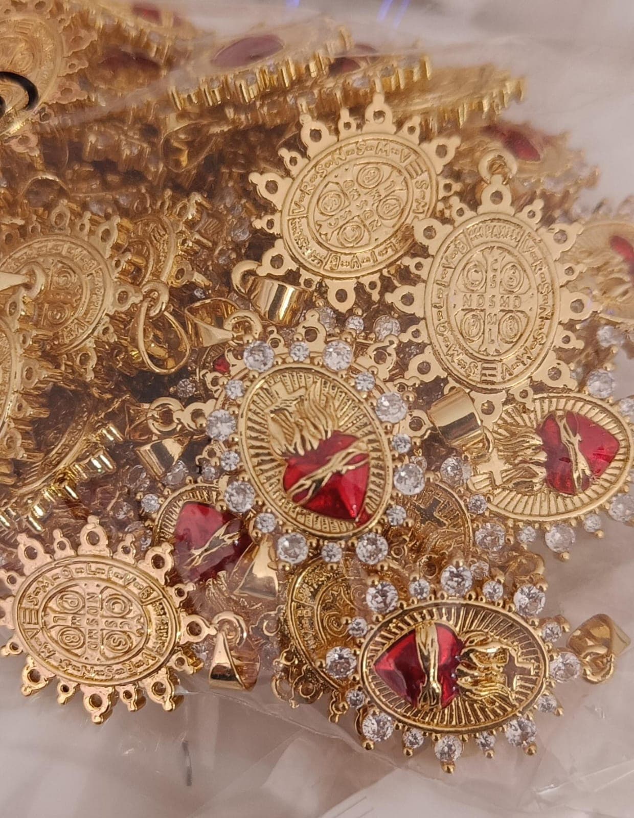 DIJE SAGRADO CORAZON CON ZIRCONIAS GRANDES