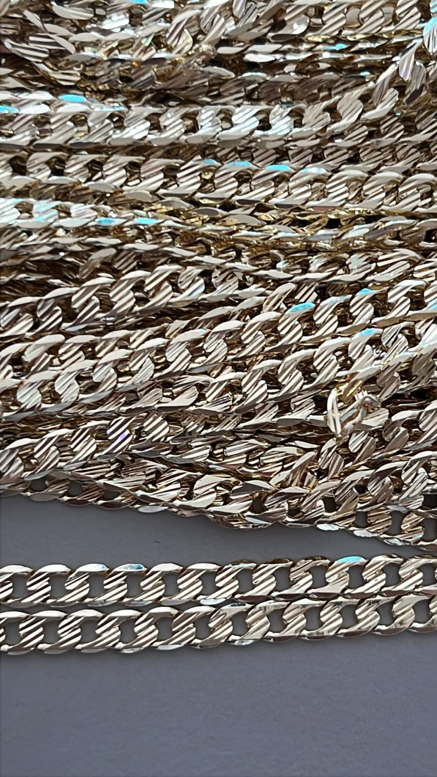 CADENA 4MM DORADA BARB