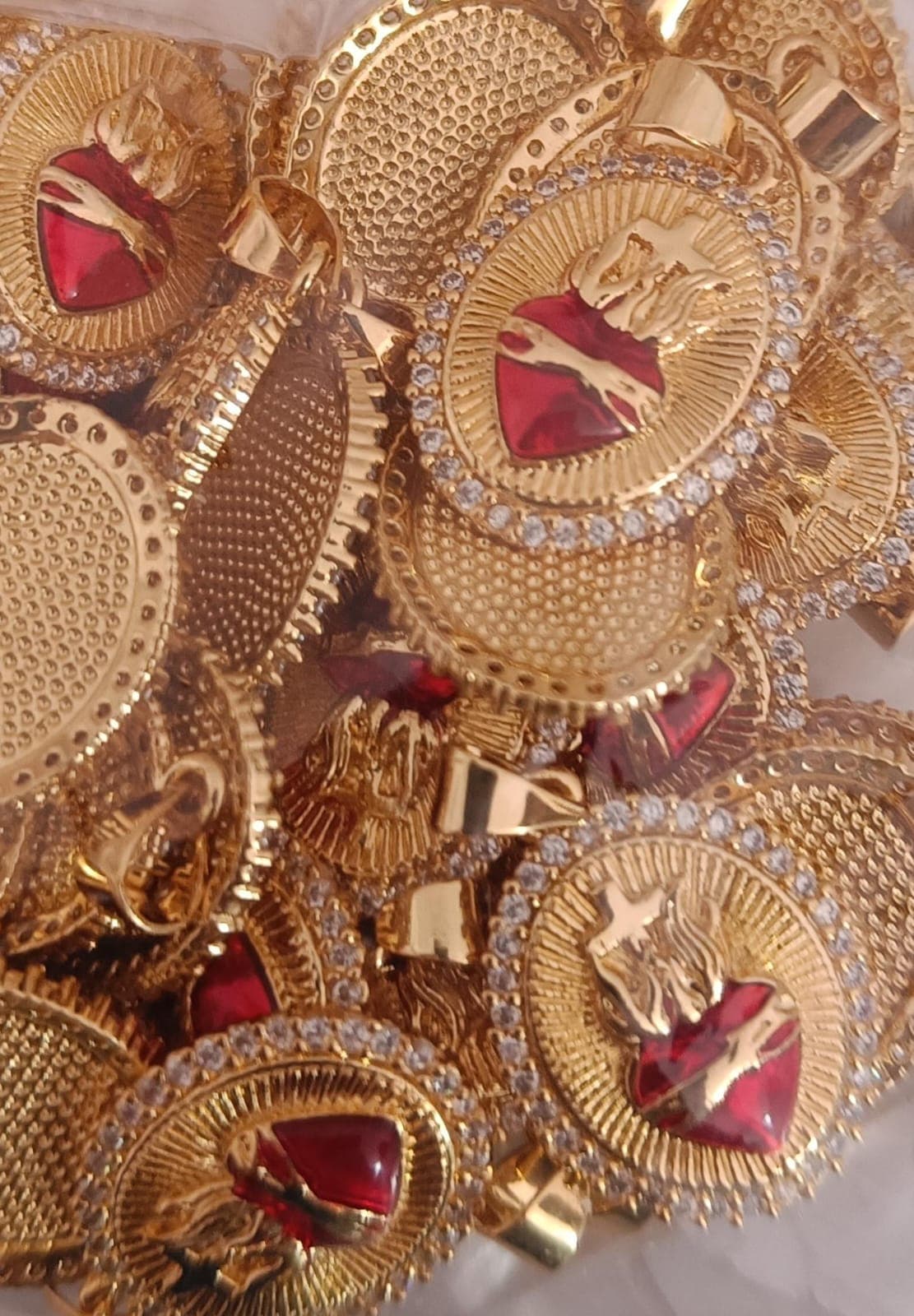 MEDALLA DE SAGRADO CORAZON CON CRISTALES