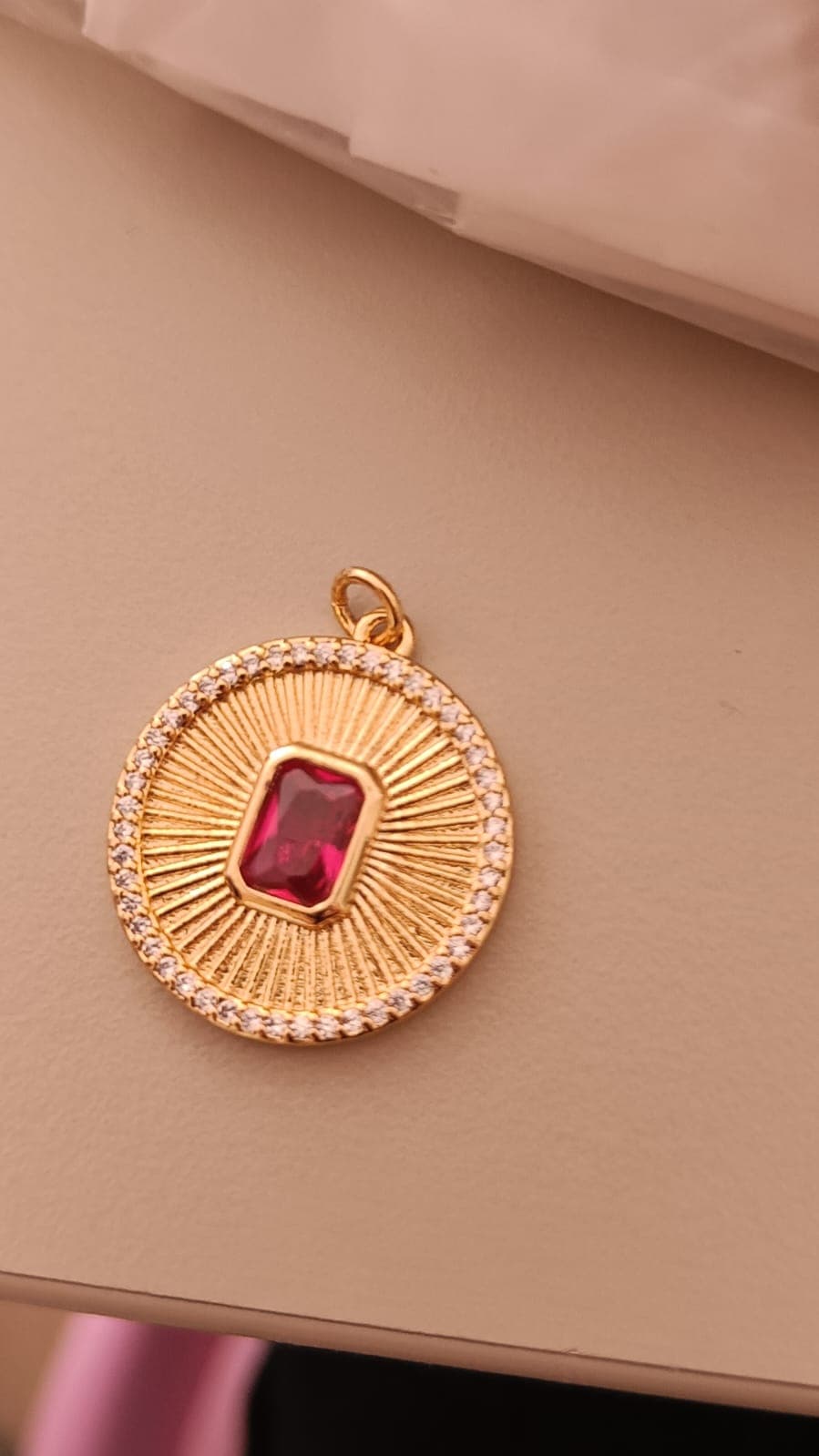 MEDALLA GLORIOSA CIRSTAL ROJO