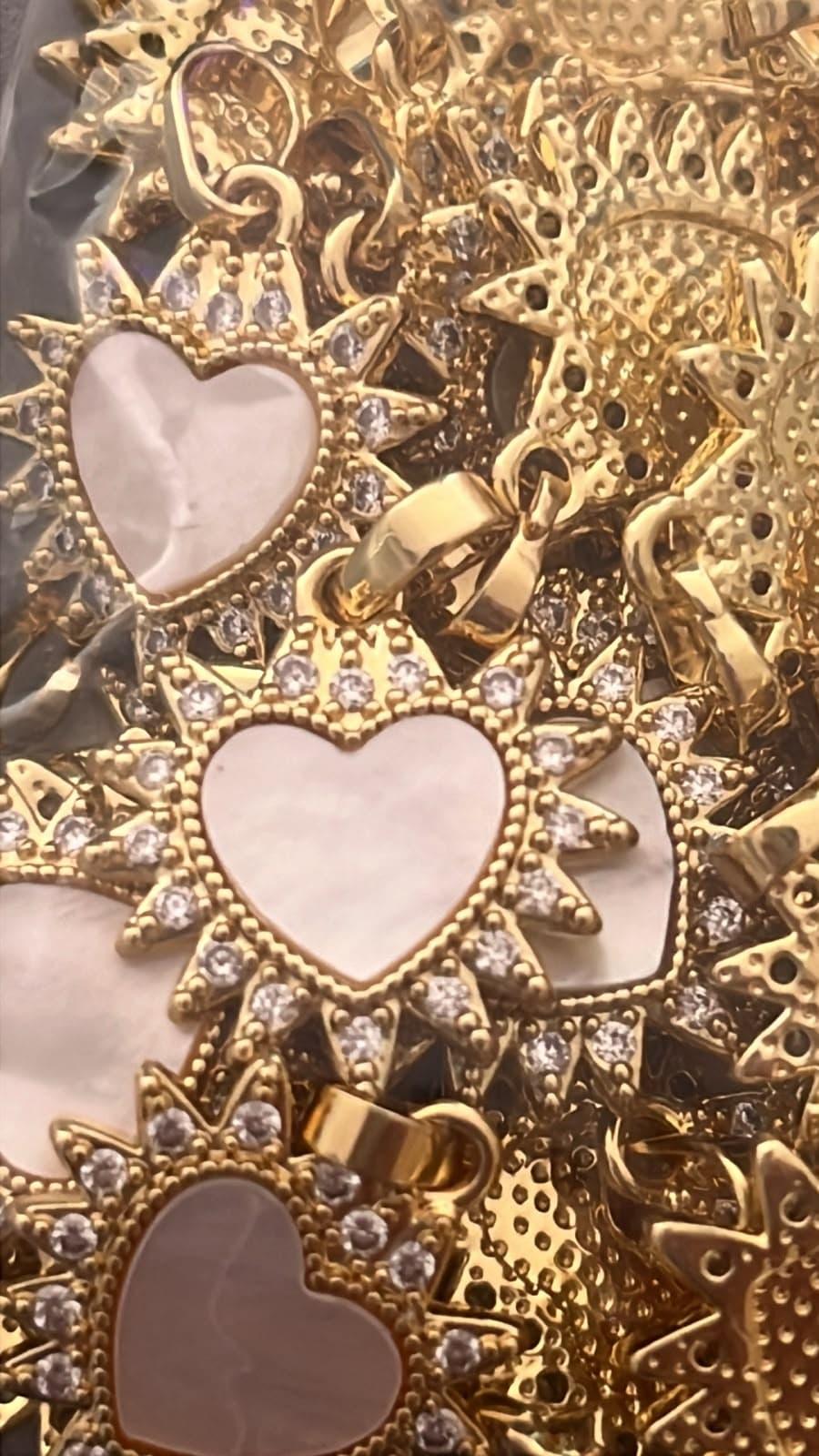 CORAZON APERLADO CON PICOS Y ZIRCONIAS